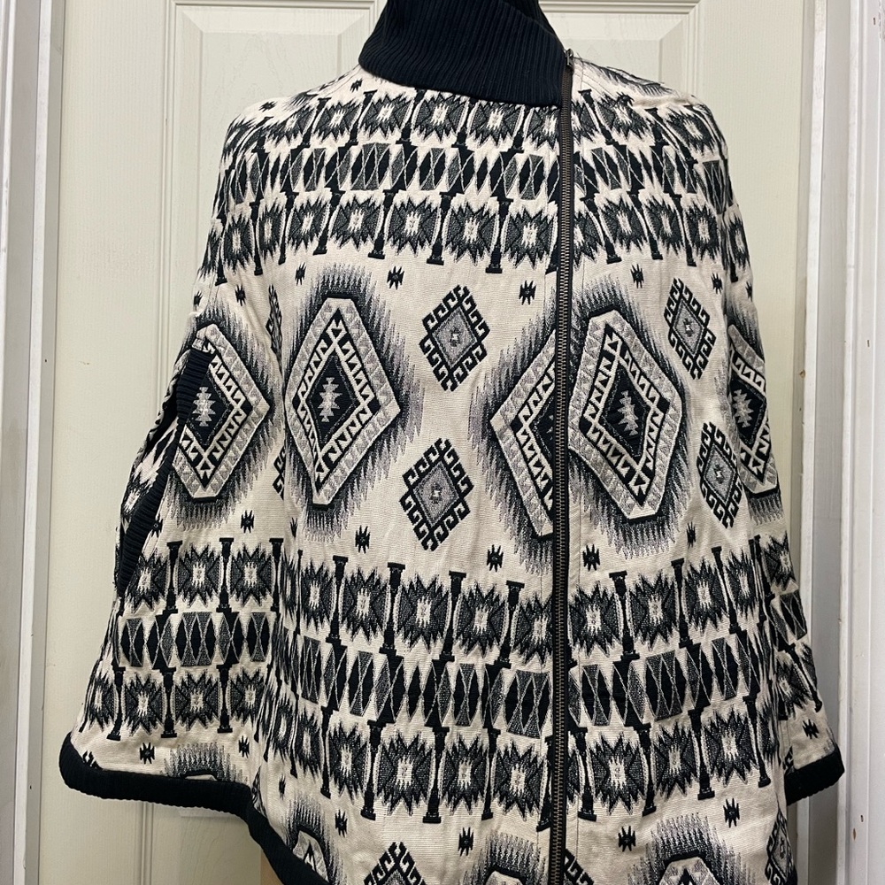 Kimchi Blue Black and White Patterned Cape